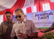 Blusukan Ke Petani, Zulhas Pastikan Penuhi Kebutuhan Pupuk Pertanian