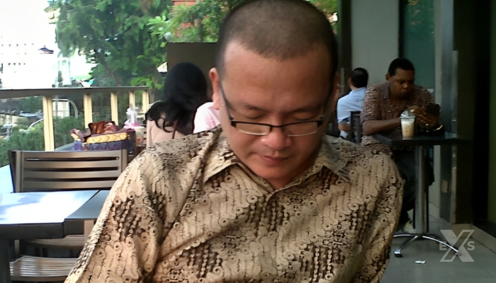 Melawan Dollar