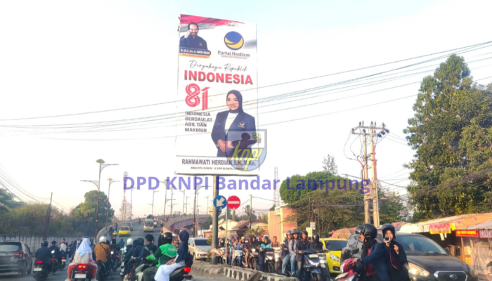 Pemkot Bandar Lampung Kencingi Aturan Sendiri, Baliho Anggota DPR RI Tegak Berdiri Menantang